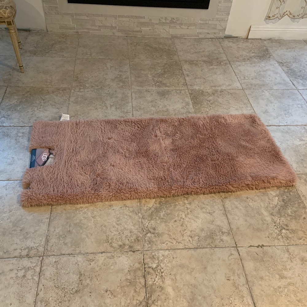 UGG Aussie decorative rug